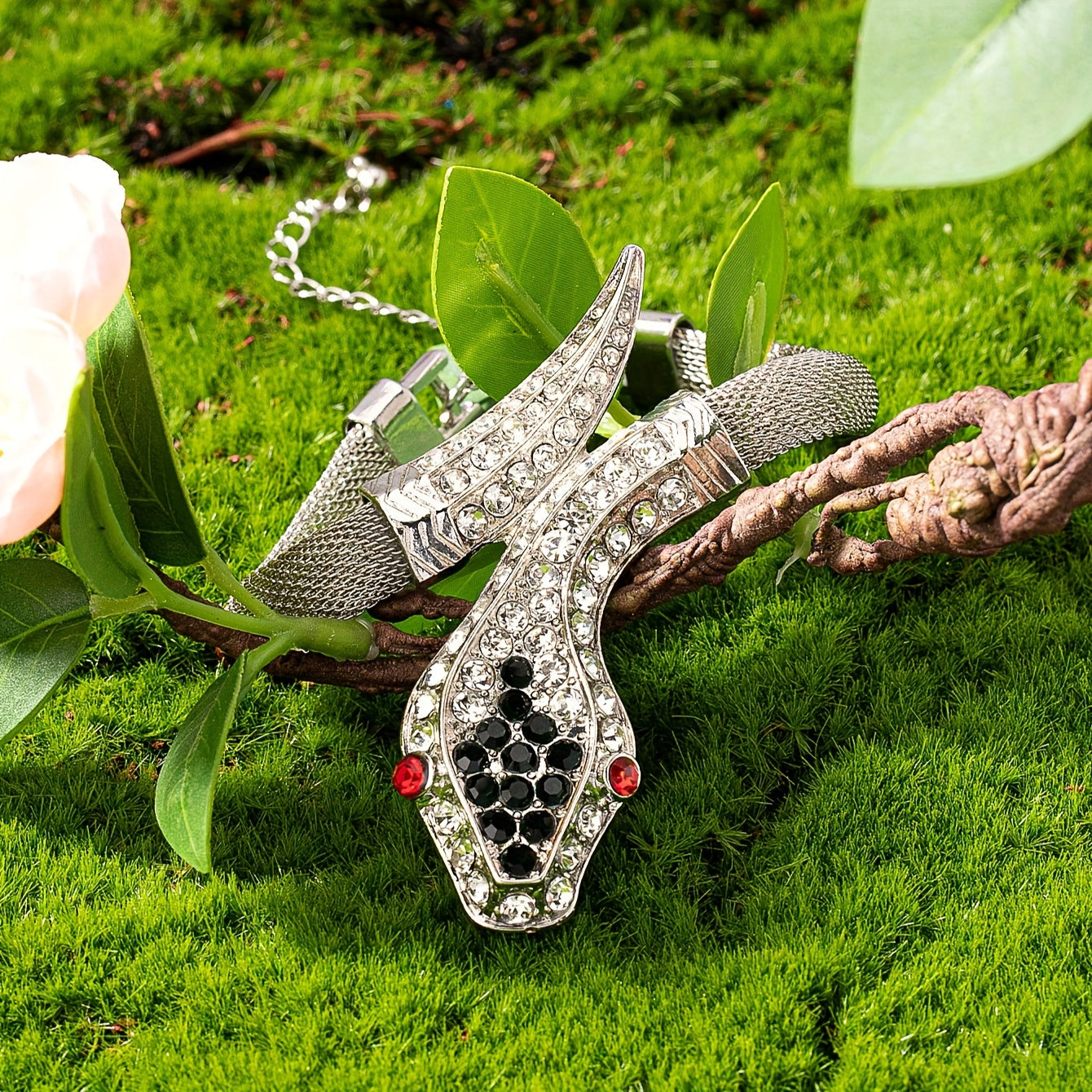 Stylish rhinestone snake bracelet made of zinc alloy for daily wear or gifting