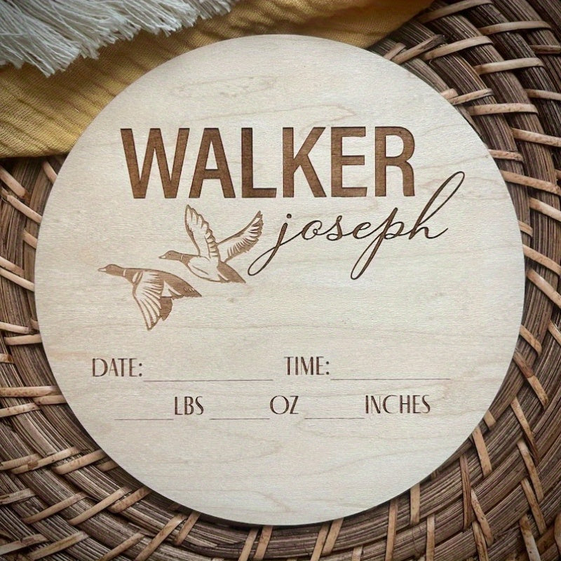 Personalized wooden baby name announcement sign with a Duck theme, perfect for hospital props or baby announcements. The baby's name is engraved on the plaque for a special touch.