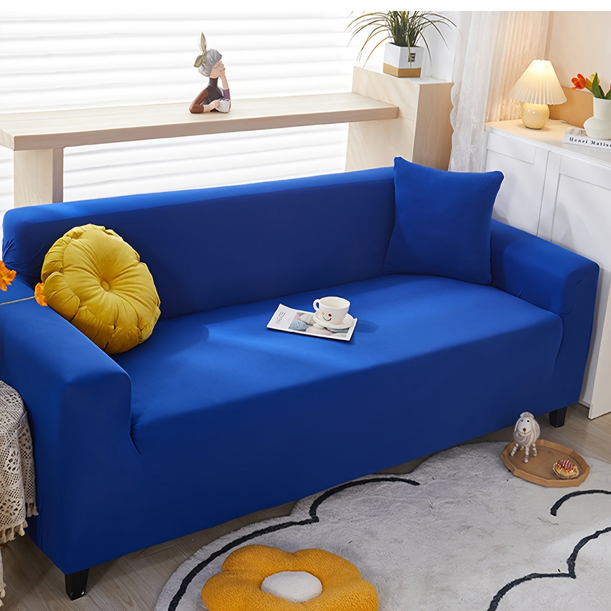 Durable, non-slip sofa cover resistant to cat scratches, suitable for any room, with minimalist design for home decoration.