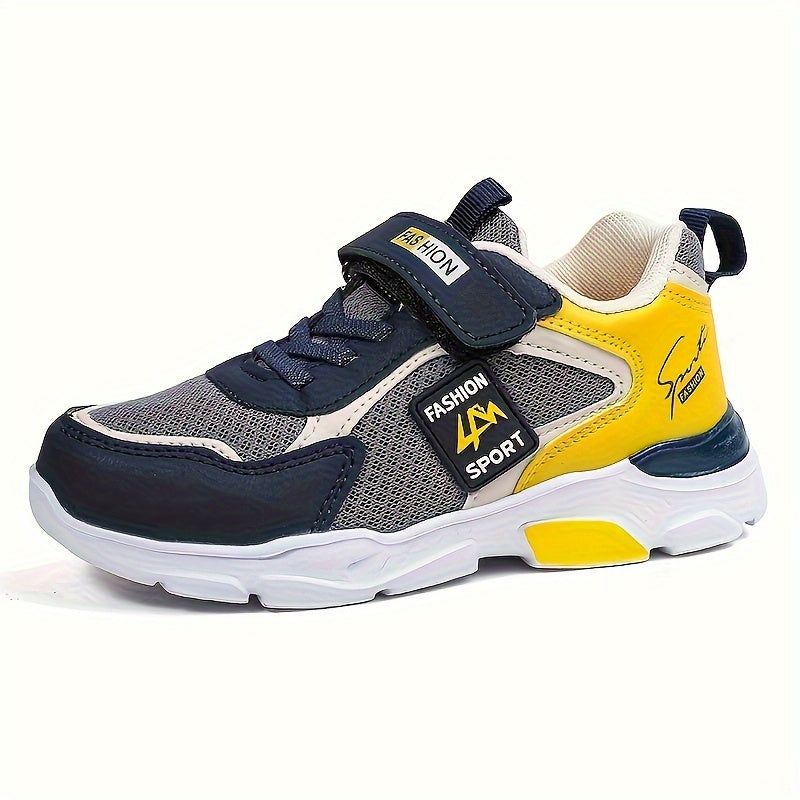 Boys' versatile lightweight sports shoes with double mesh for breathability.