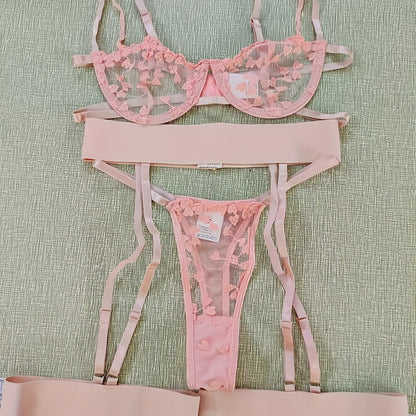 Youthful and flirty lingerie set with sheer lace embroidery.