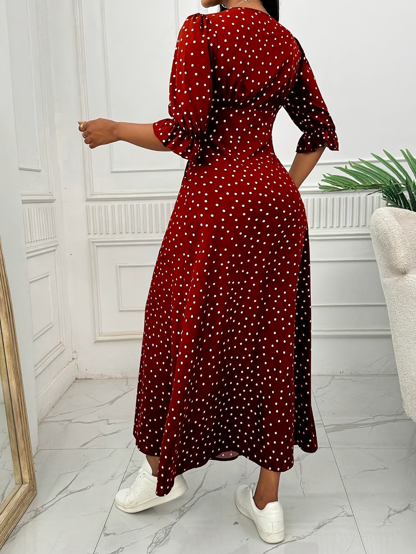 Everyday Comfort: Elegant V-Neck Polka Dot Maxi Dress for Women with High Slit and Fitted Polyester Material, Perfect for Spring/Summer/Fall.