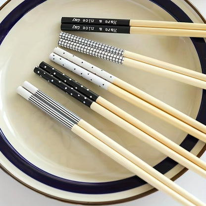 5 pairs of premium bamboo chopsticks, non-slip, high temperature resistant, lightweight, and dishwasher safe.