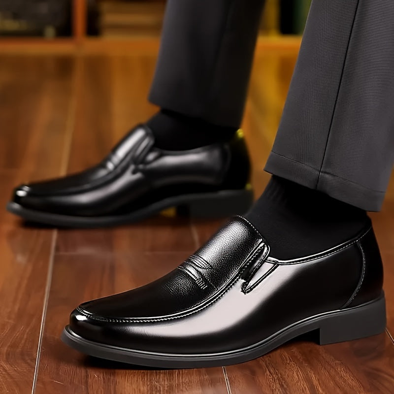 Men's soft bottom slip-on loafers: versatile, fashionable, and wear-resistant.