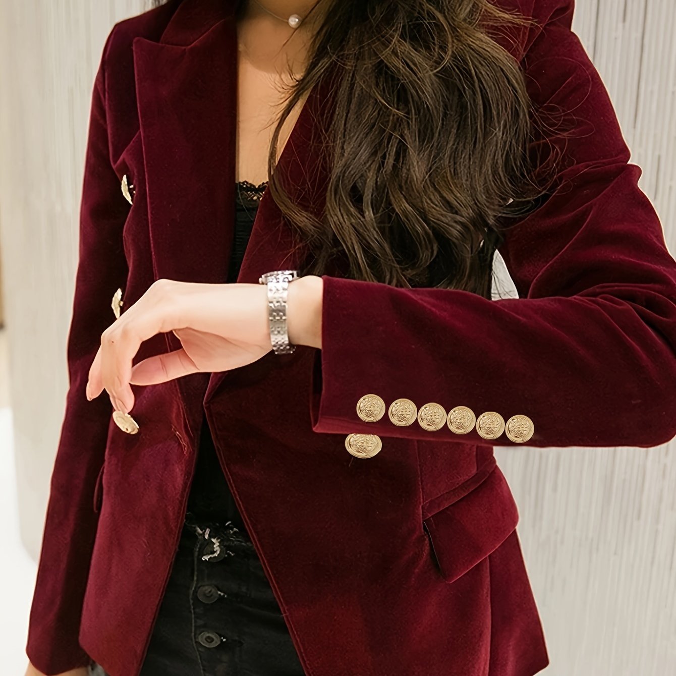 Women's slim suit jacket with double buttons, suitable for spring, autumn, and winter seasons, fashionable and elegant.