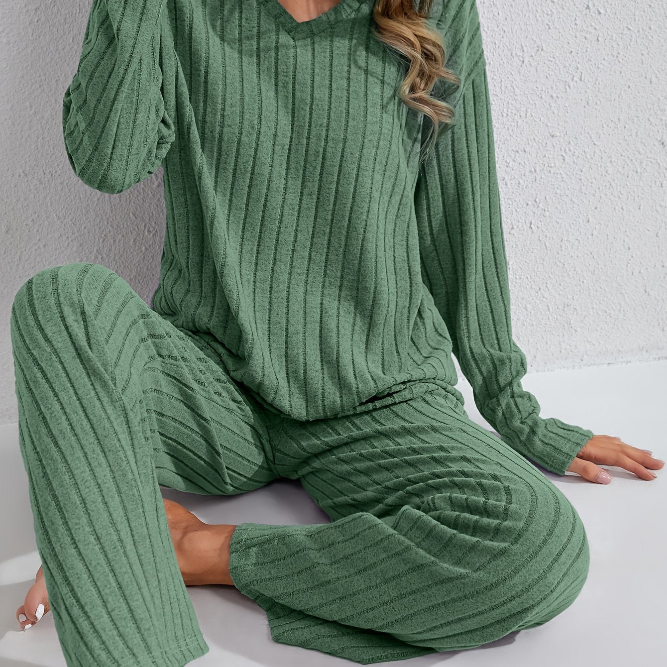 Women's cozy and stylish long sleeve top and pants set for autumn and winter.