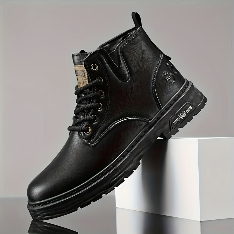 Fashionable lace-up men's boots, perfect for everyday walking and outdoor activities.