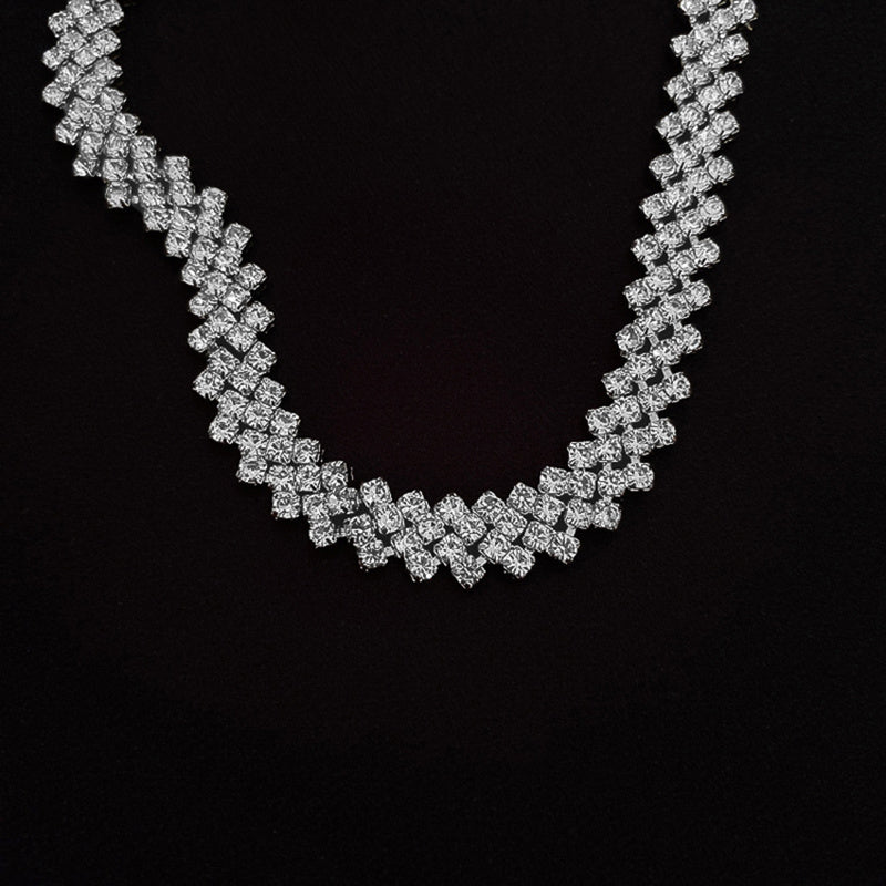 Elegant Rhinestone Choker Necklace with Clear Gemstones - Perfect for Casual or Vacation Wear