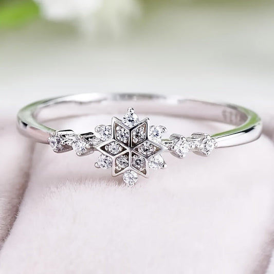 High-quality Promise Ring made of 925 Sterling Silver with a Sparkling Snowflake Design featuring Shining zirconia stones, perfect for Engagement or Wedding.