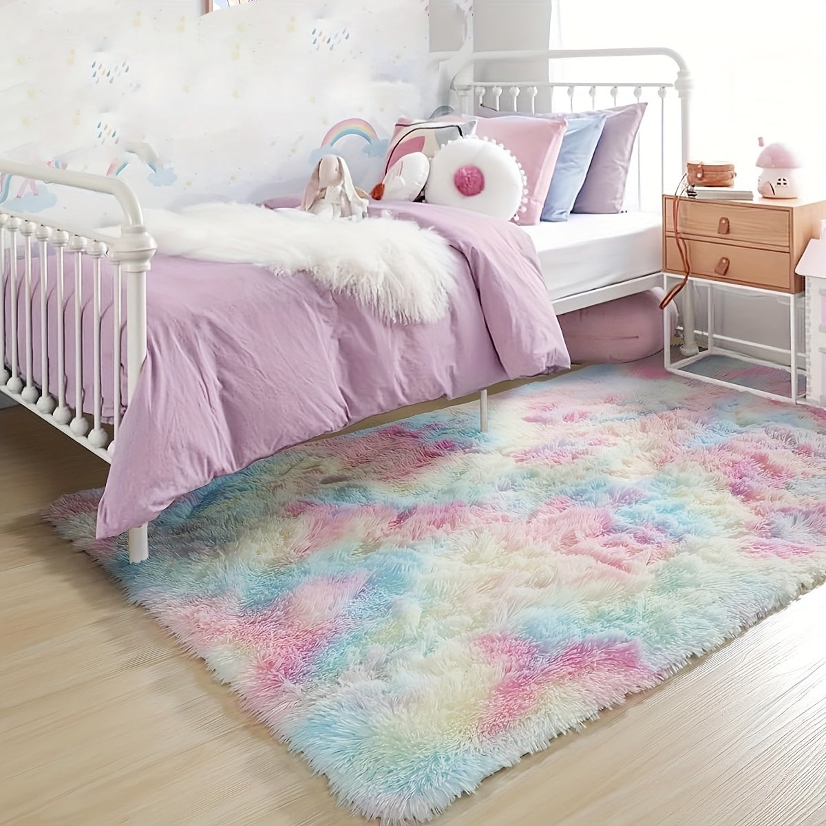 Elevate your space with our 1pc Stylish Simple Tie-dye Long Pile Carpet. This soft and comfortable rug is free of formaldehyde and any peculiar smell. It features non-shedding and non-fading qualities, making it perfect for a variety of spaces including