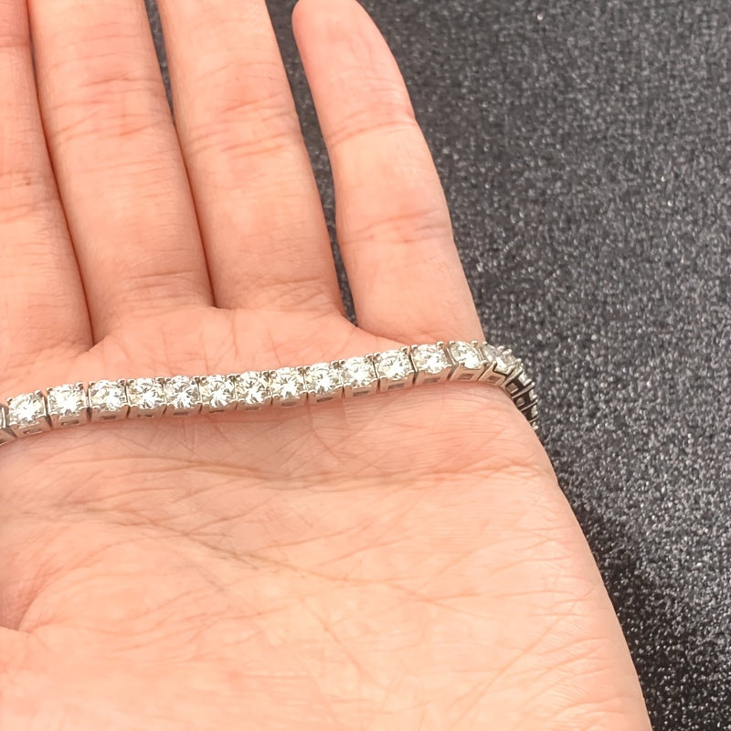 Get your hands on the elegant ConiiW Vintage Luxury Tennis Bracelet made from 925 Sterling Silver with Moissanite stones. This stunning piece is plated with 18K Gold and is a versatile unisex fashion accessory. It comes in a beautiful gift box, perfect