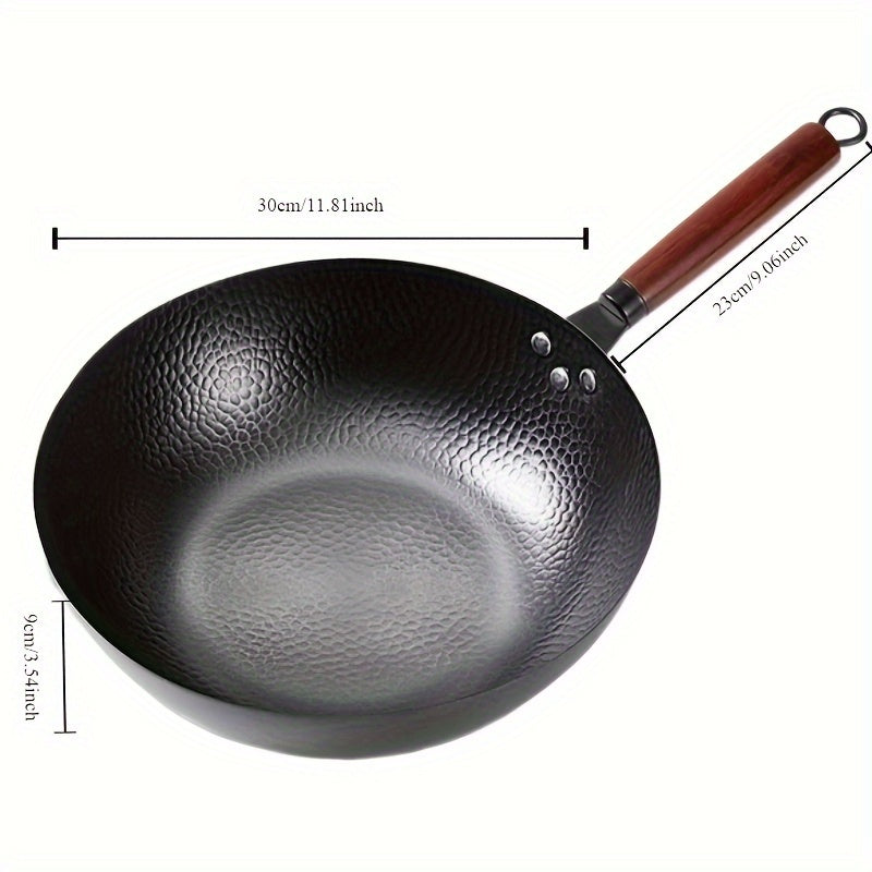 Versatile Cookware Set includes a Cast Iron Chef’s Pan, Hammered Wok, Uncoated Non-Stick Frying Pan with a Flat-Bottom design, suitable for Gas, Electric, and Induction Cookers