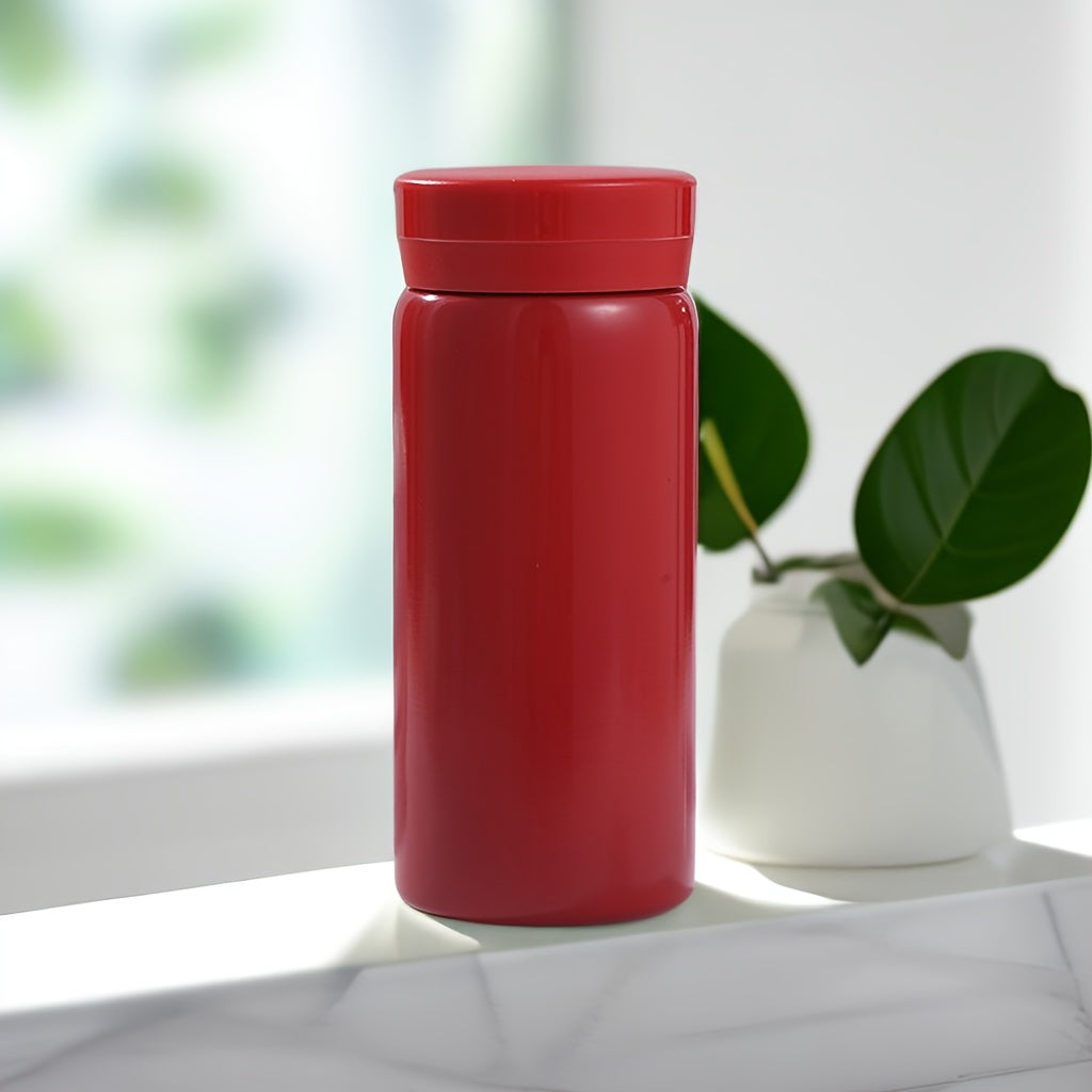 One mini vacuum flask, 200ml/6.76oz in size, perfect for keeping beverages hot or cold on the go. Ideal for both summer and winter, this insulated water bottle is a great gift for anyone who enjoys their drinks at the perfect temperature.