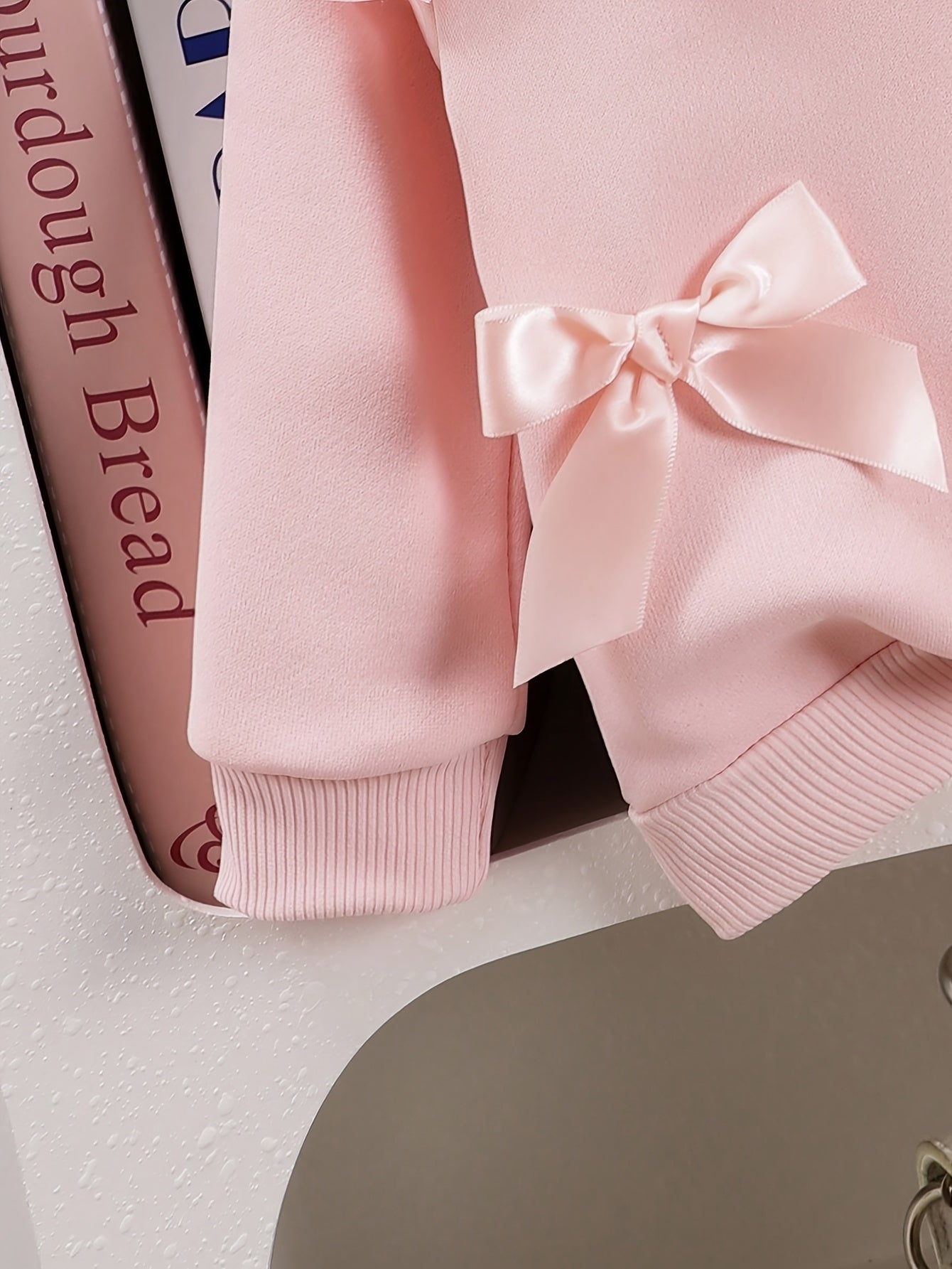 Baby girls' pink sweatshirt and pants set with double bows, ideal for outdoor wear in spring and autumn.