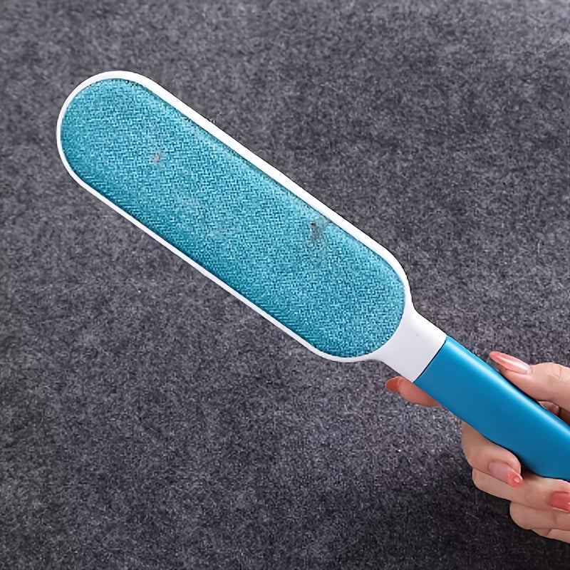 Get your hands on the 1x Versatile Reusable Dusting Brush, a double-sided pet hair remover that effectively cleans cat hair from clothes, sofas, furniture, bedding, and carpets. Made of durable plastic, this manual static cling lint brush requires no