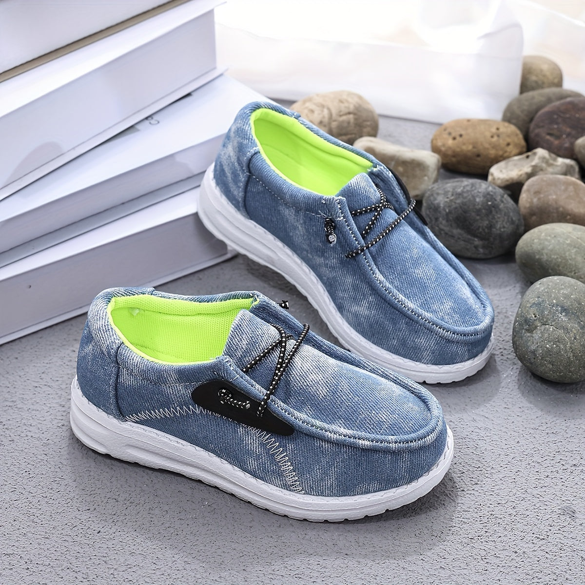 Stylish casual shoes for boys with elastic laces, denim-texture upper, and EVA sole. Ideal for daily wear in spring and fall, perfect for trendy youngsters.