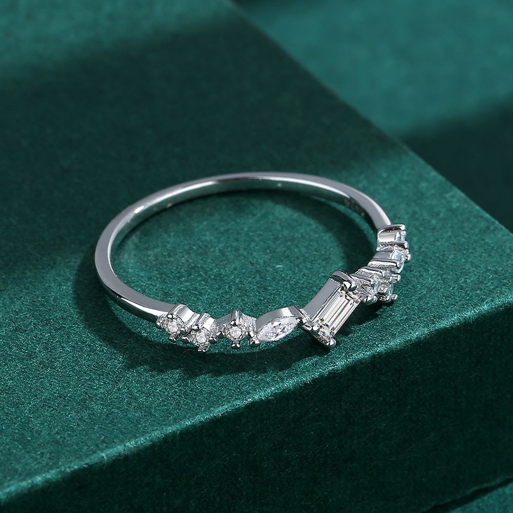 Silver 925 Synthetic Zirconia Ring, perfect as a birthday gift for women with irregular shape