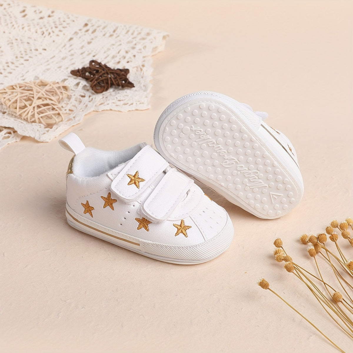 Cute and comfortable baby girl sneakers, lightweight non-slip shoes for all seasons.