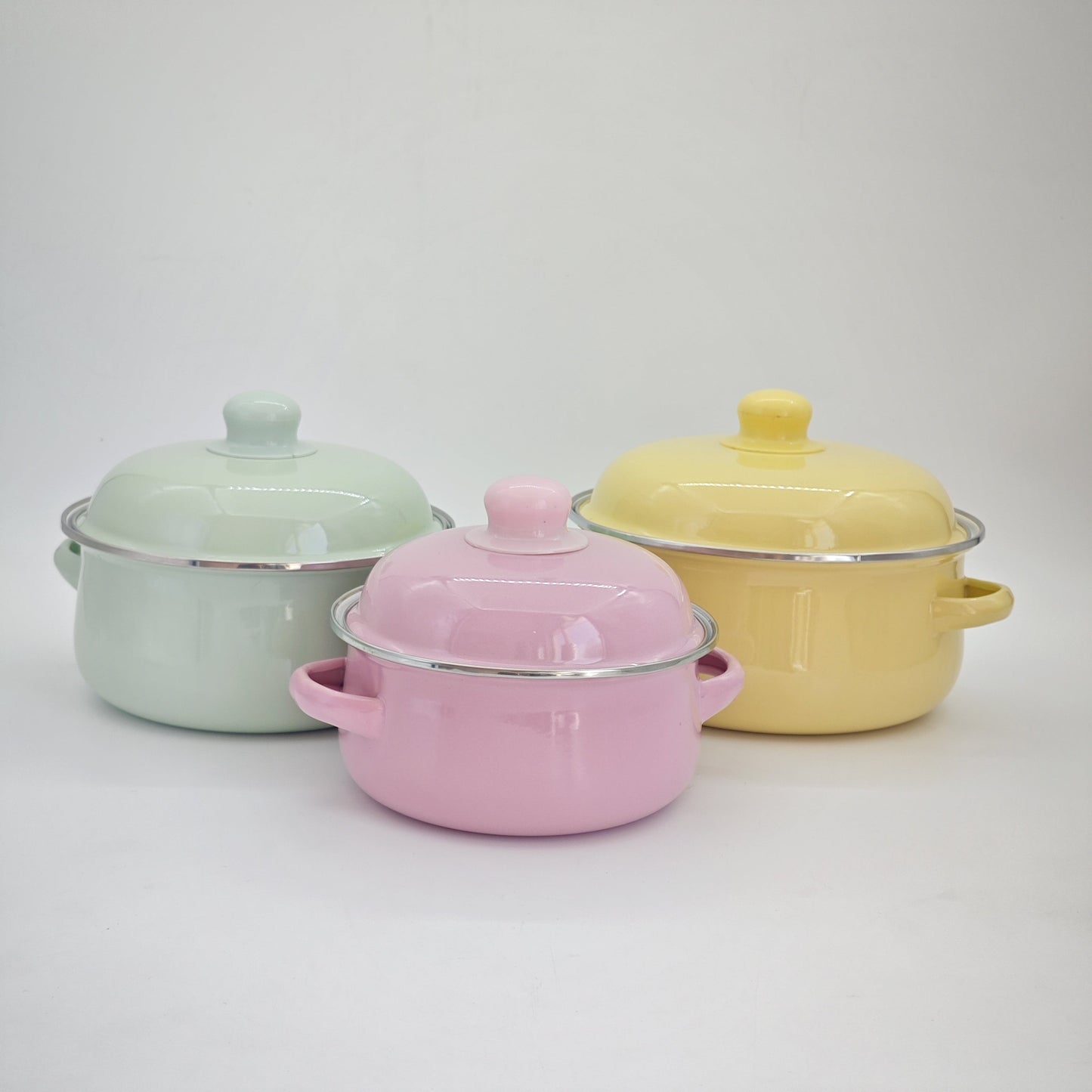 Set of 3 enamel cookware pieces - Includes large capacity pots with lids, vintage style stockpots with handles. Perfect for oil storage and cooking in the kitchen.