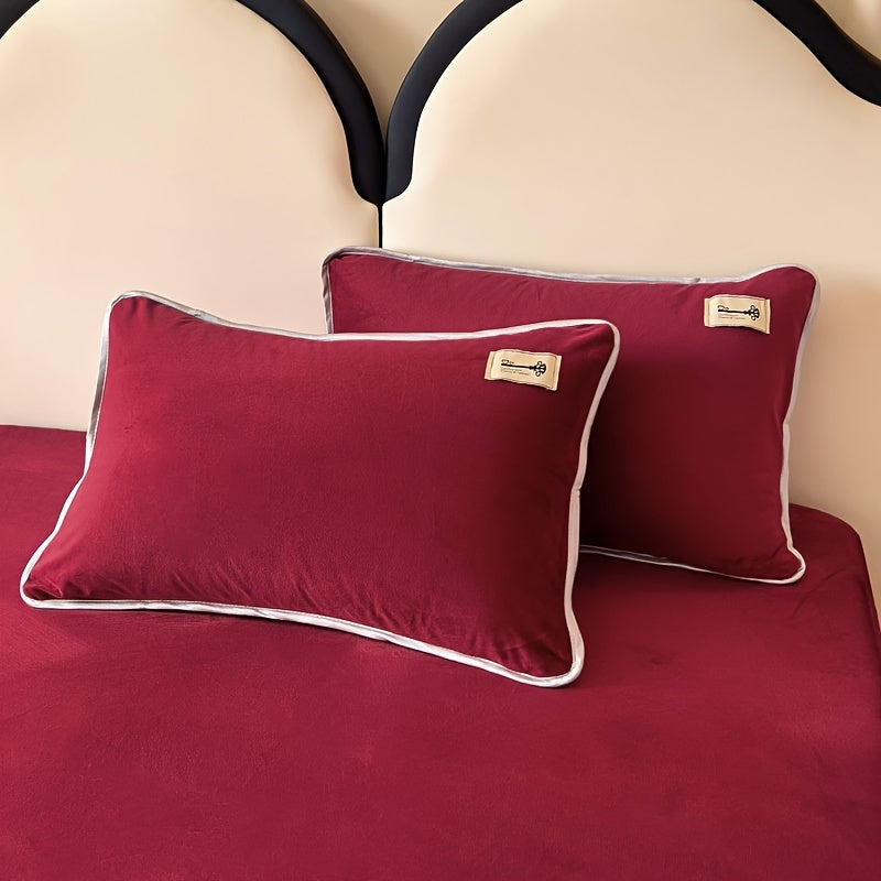 Bu kuz va qishda hashamatli Crystal Velvet Pillowcase bilan eng yuqori qulaylik va iliqlikni his eting.