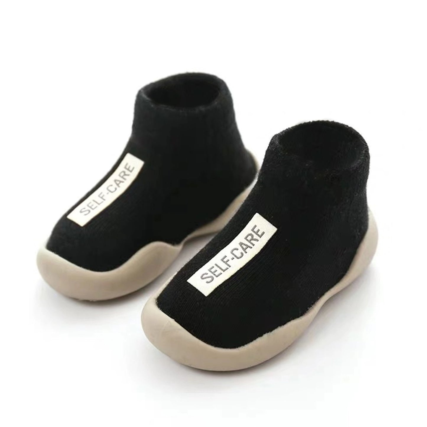 Boys' slip-on sock shoes: comfortable, breathable, non-slip for indoor use all year round.