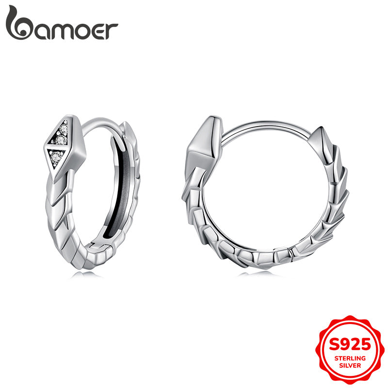 These snake hoop earrings have a vintage Western style, made for women from 925 sterling silver and featuring a cubic zirconia inlay. With a lightweight design of 3.1g, they are ideal for both daily wear and festive occasions. Allergy-friendly and in