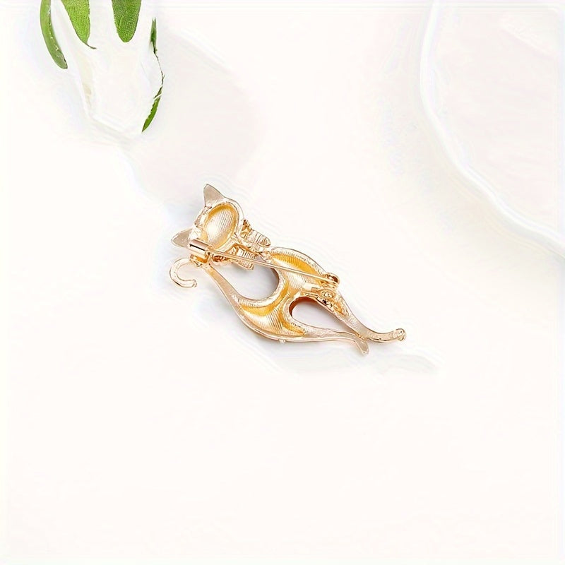 Vintage Cat Brooch Pin - Chic Alloy Accessory, Perfect for Adding Style to both Suits and Dresses