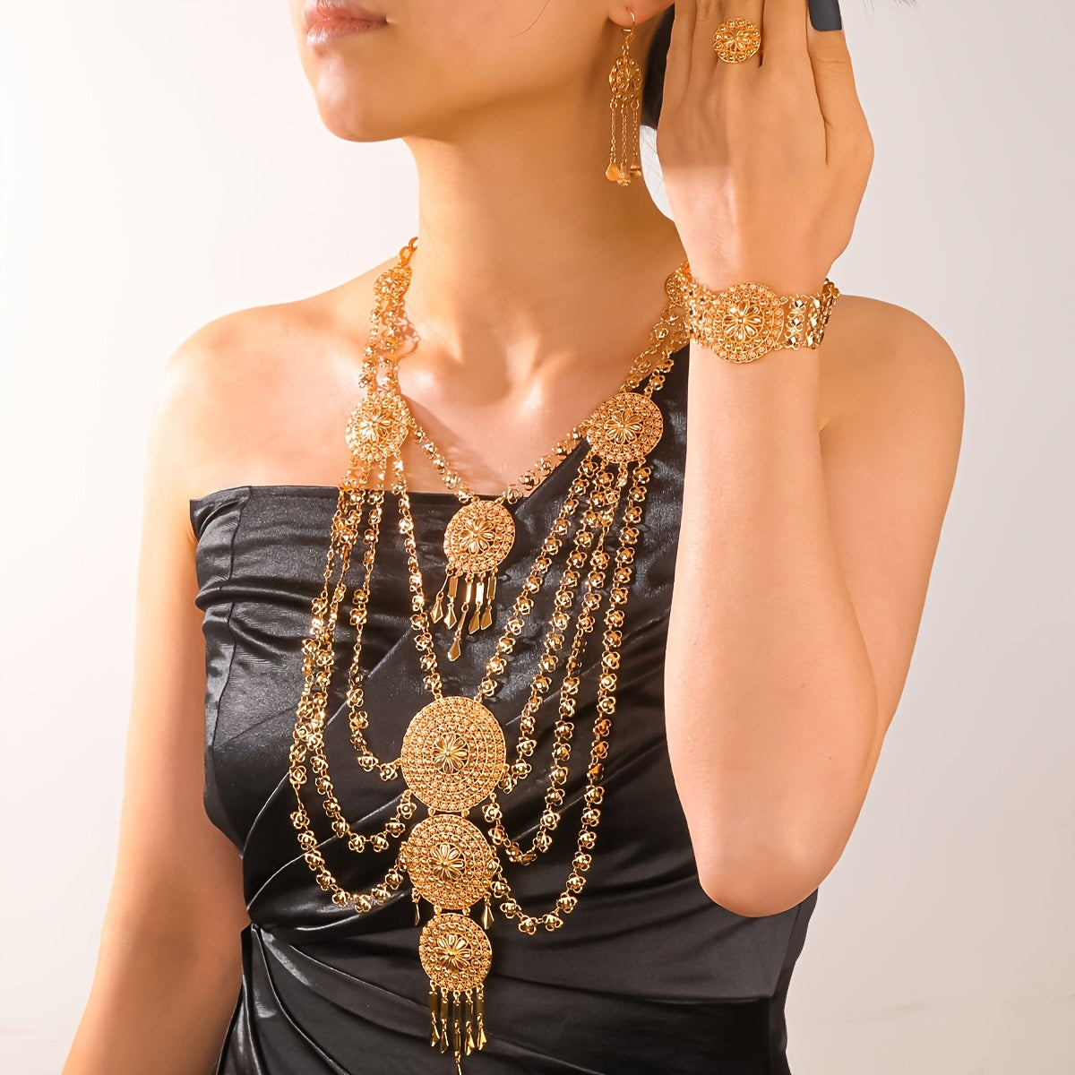 Experience the exotic Middle East with our special collection featuring European and American influences. From simple to sweet, exaggerated to golden copper fashion, our high-end jewelry sets are perfect for any occasion. Whether you're attending a