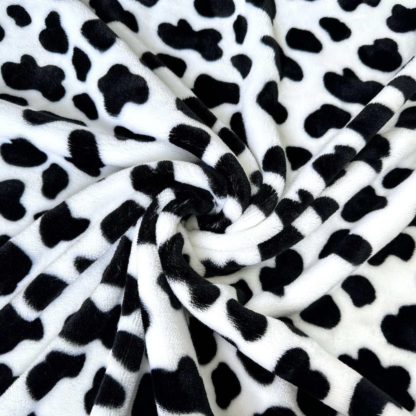 Get cozy with this Cow Printed Flannel Blanket - the perfect gift for a loved one. This double-sided blanket is warm and soft, ideal for snuggling up on the couch, bed, or sofa. It's also great for staying warm while traveling or using as an air