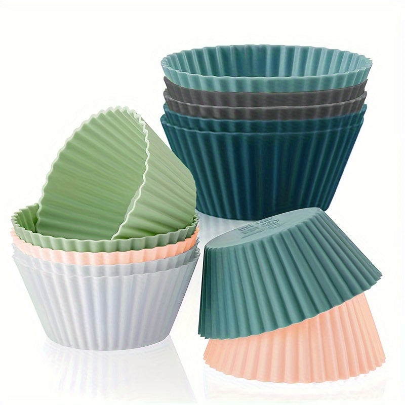 Get a set of 12 silicone muffin cups in teal, green, and pink, measuring 7.01cm each. These reusable, food-grade high-temperature baking liners are perfect for cupcakes and cakes, ideal for use in both the oven and air fryer. A must-have in any kitchen