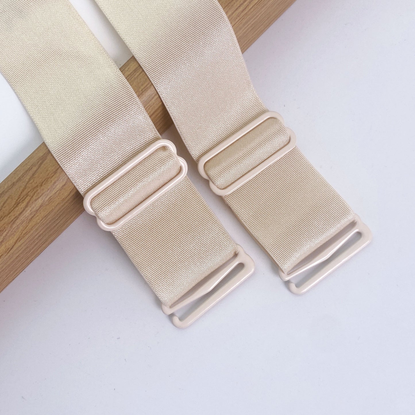 3 pairs of plain non-slip, adjustable shoulder straps for women's lingerie and underwear.