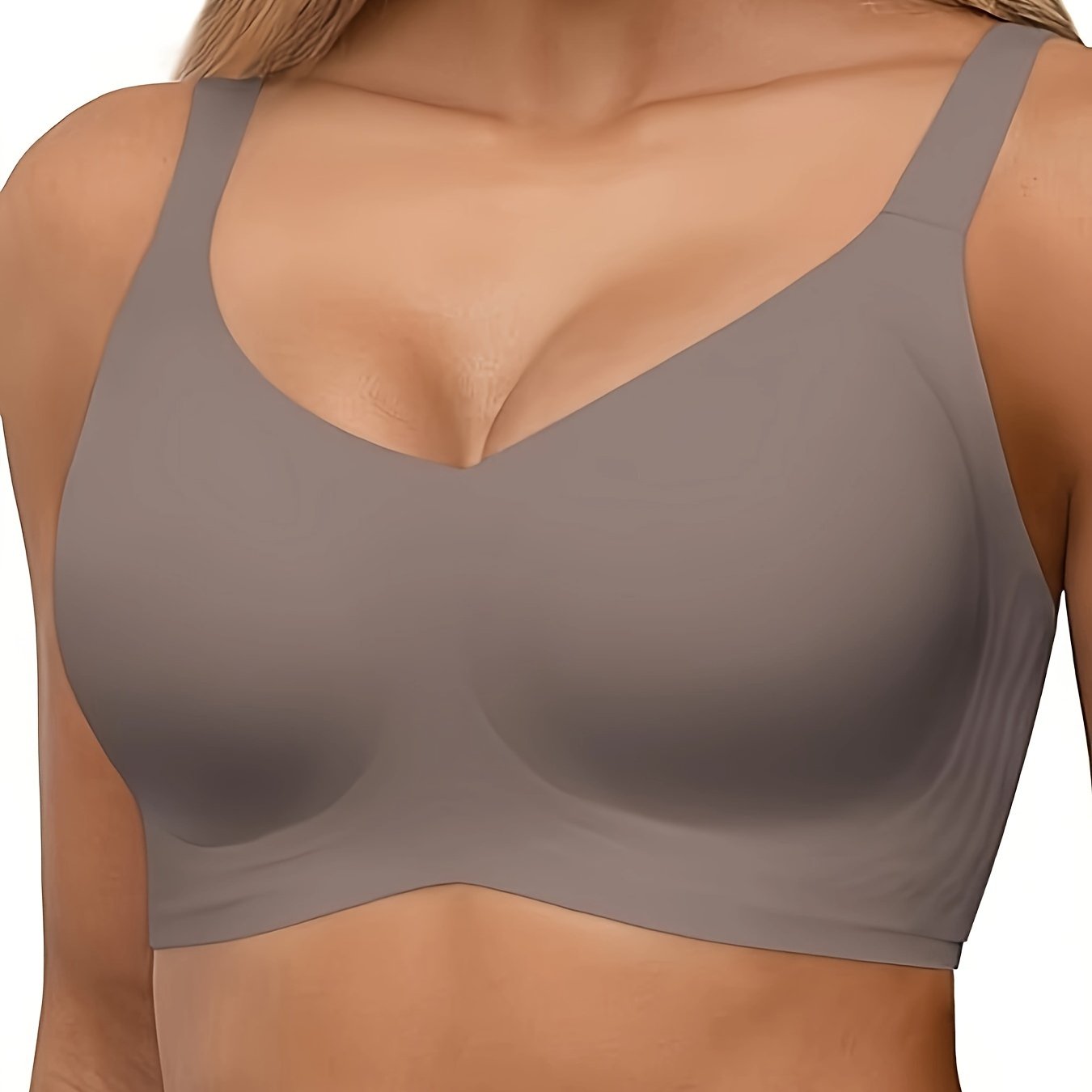 Seamless wireless push-up sports bra for women.