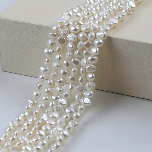 Strand of freshwater cultured pearl beads, measuring 18cm in length and 4-5mm in size.