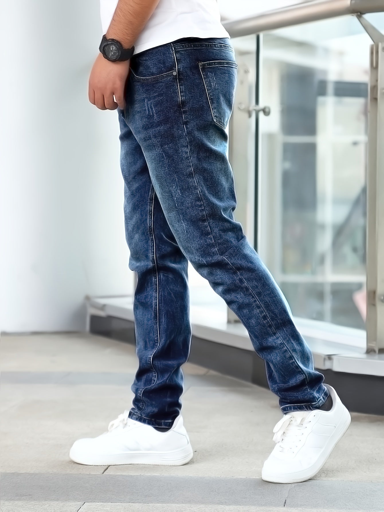 Casual medium stretch denim jeans for men, classic design