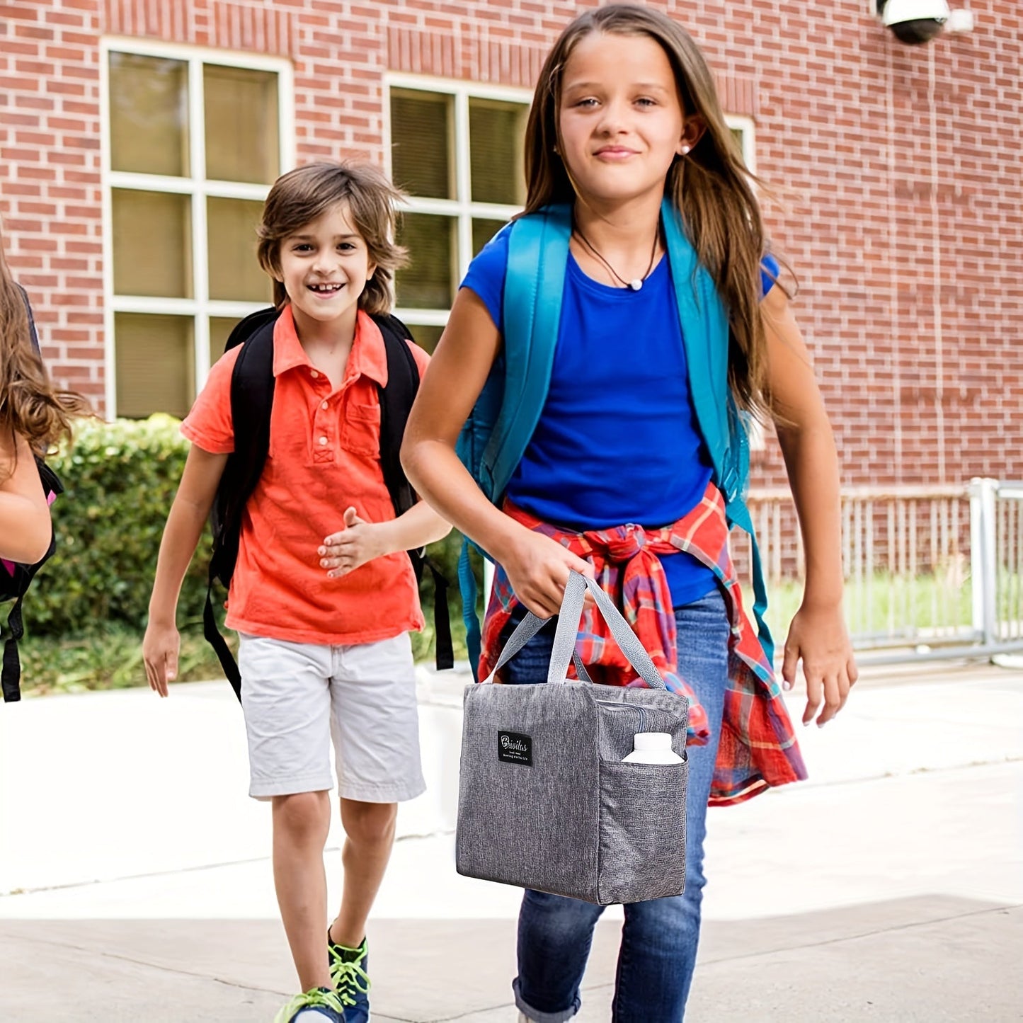 Keep your belongings tidy and your energy levels up with this insulated lunch bag featuring dual side pockets and a thermal tote box. Perfect for back-to-school, classes, college, school supplies, kitchen organization, storage, and kitchen accessories.