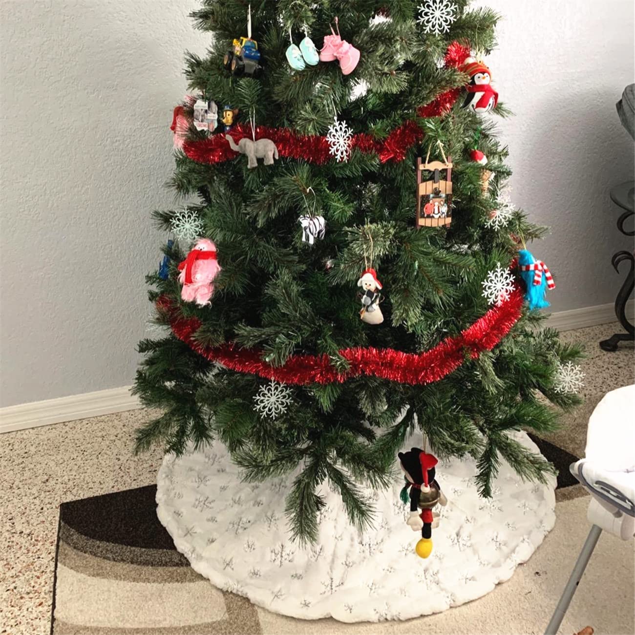 1 Festive Polyester Christmas Tree Skirt with Snowflake Design - Ideal for Holiday Decor in Home, Hotel, and Shopping Mall.