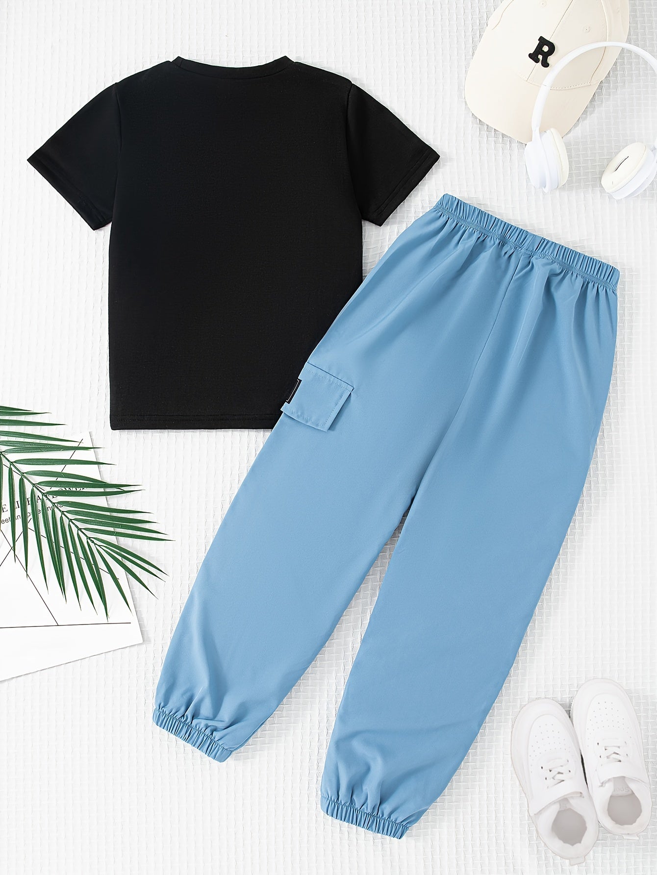 Teenage boys' summer outfit set with round neck printed top and trousers.