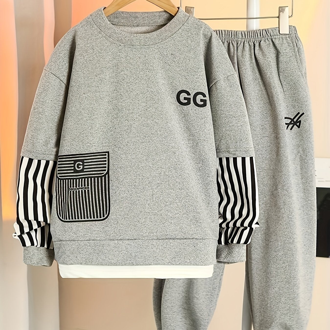 Boy's Street Style Crew Neck Outfit: Pocket Print Sweatshirt & Track Pants Set, Casual Long Sleeve Top for Spring/Fall Daily & Outdoor Wear.