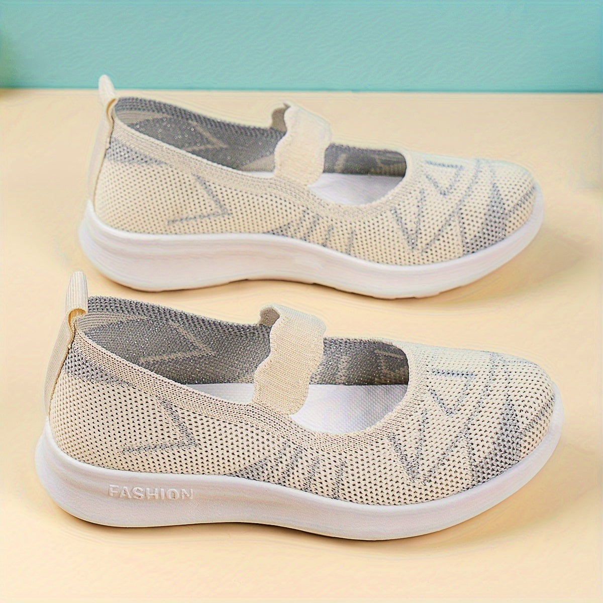 Stylish lightweight woven low top shoes for girls, perfect for spring and autumn.