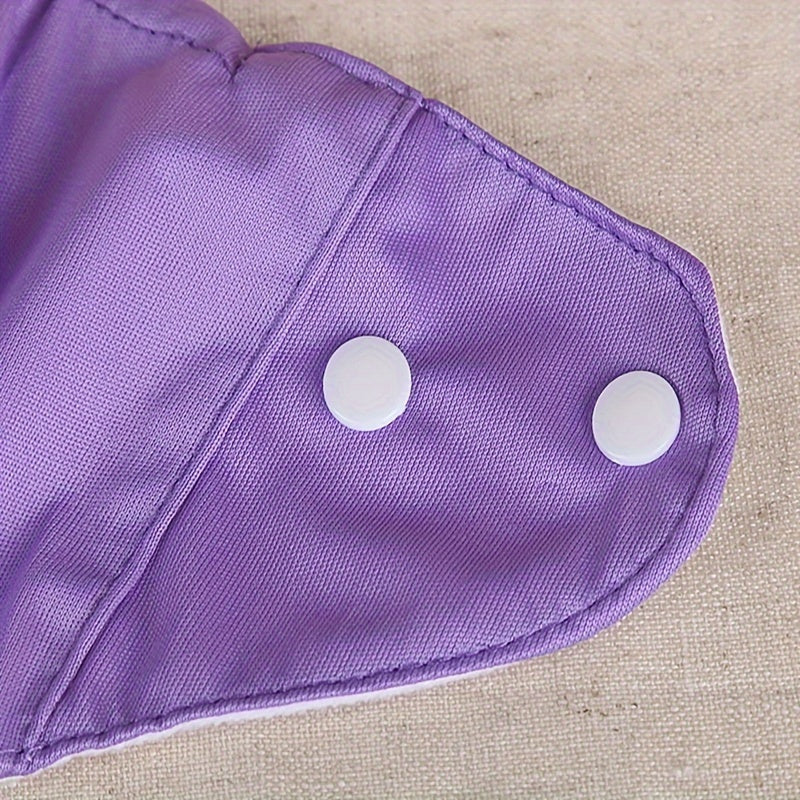 Reusable diaper pants for young children, waterproof and washable for use in autumn and winter.