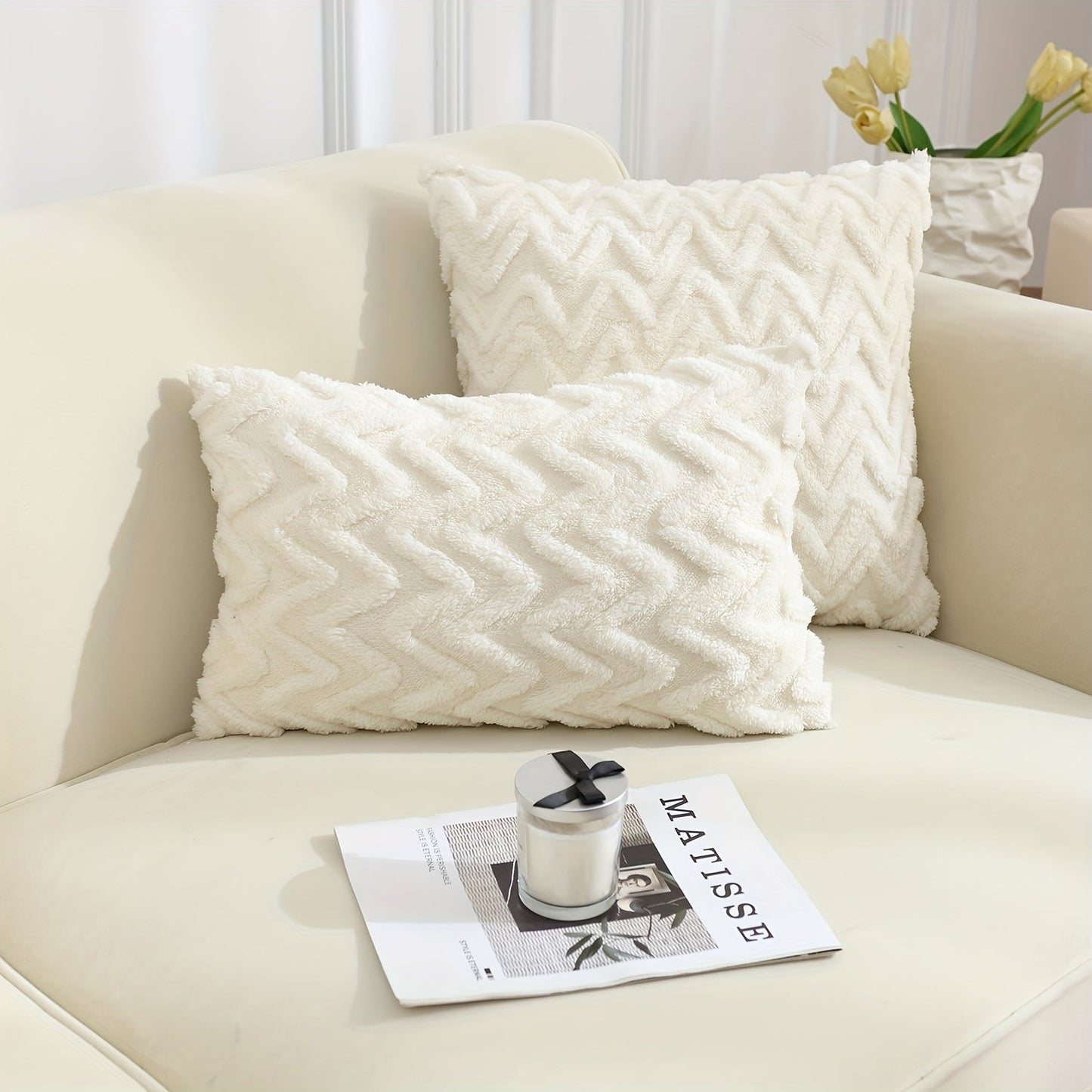 This luxurious pillowcase is made from soft imitation rabbit hair and plush cotton velvet, creating a smooth and pure white finish. Perfect for decorating your living room, bedroom, or sofa, this pillowcase does not include the pillow core.