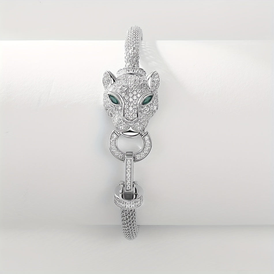 Luxurious 925 Sterling Silver Bracelet adorned with a Leopard Head Charm - Timeless Elegance, Sparkling Zirconia Detailing, Perfect Fashion Statement for Special Occasions and Gifting.