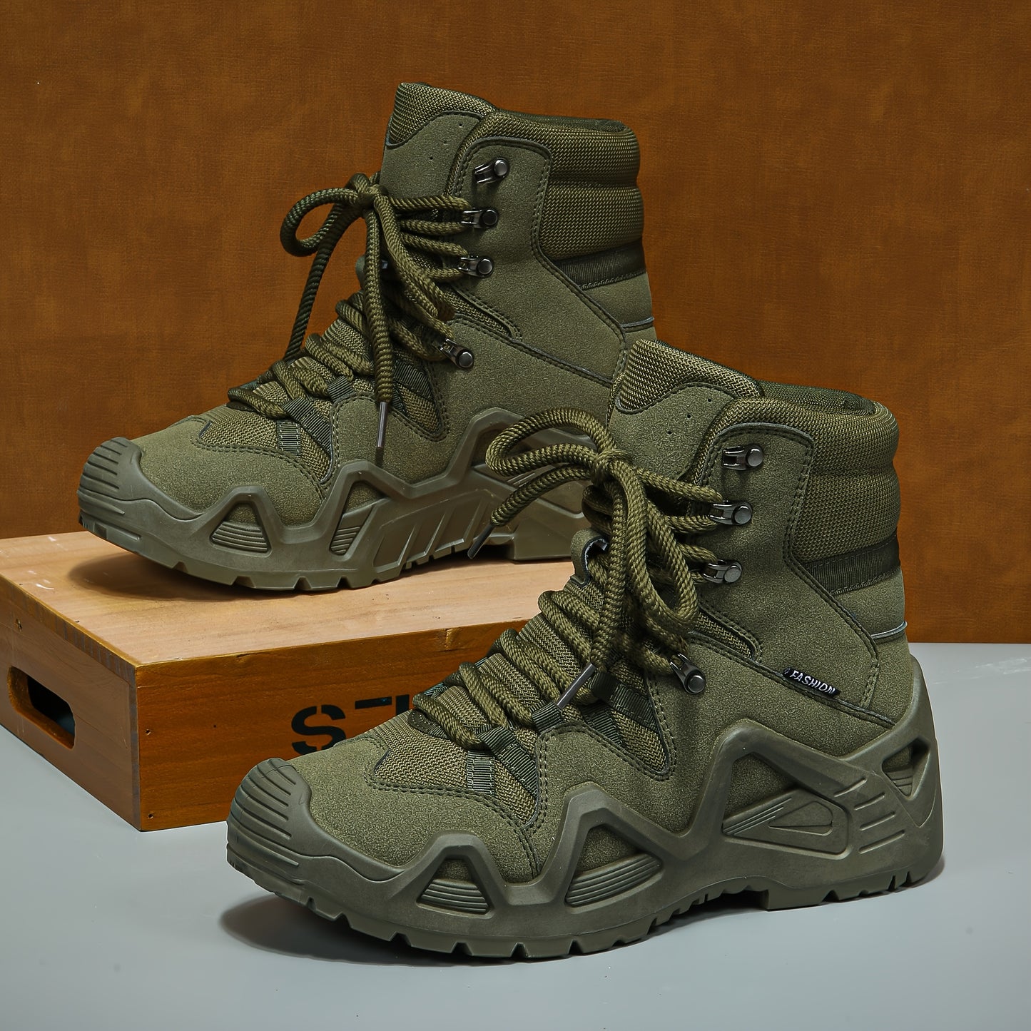 Men's Tactical Hiking Boots for Winter Camping