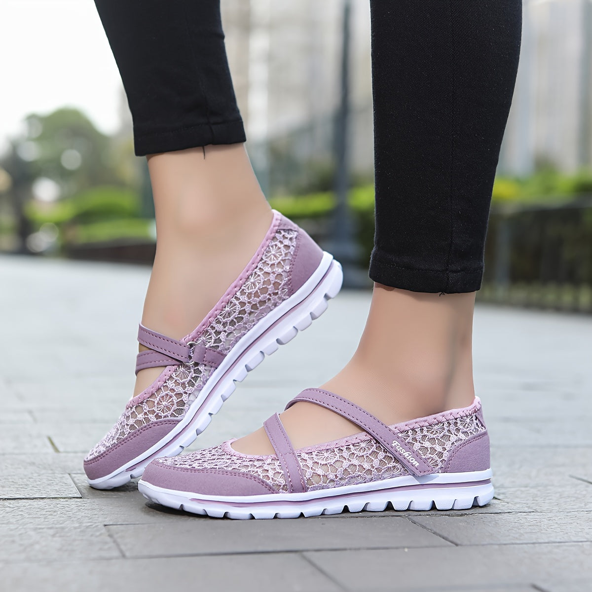 Breathable mesh flat shoes for women, perfect for daily wear.