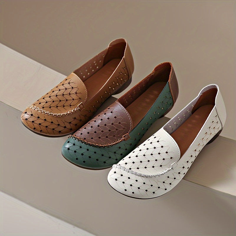 Women's lightweight, breathable clogs with contrast colors.