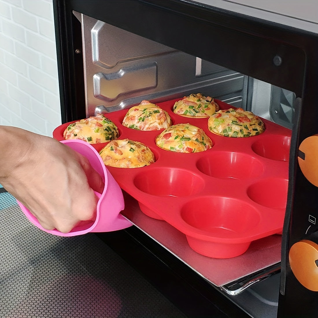 1 piece of Silicone Muffin Pan measuring 29.49cm X 22.0cm, featuring 12 cavities for baking cupcakes, pudding, and more. This non-stick pan is a versatile addition to your kitchen, perfect for baking and cooking needs. Complete your kitchen gadget