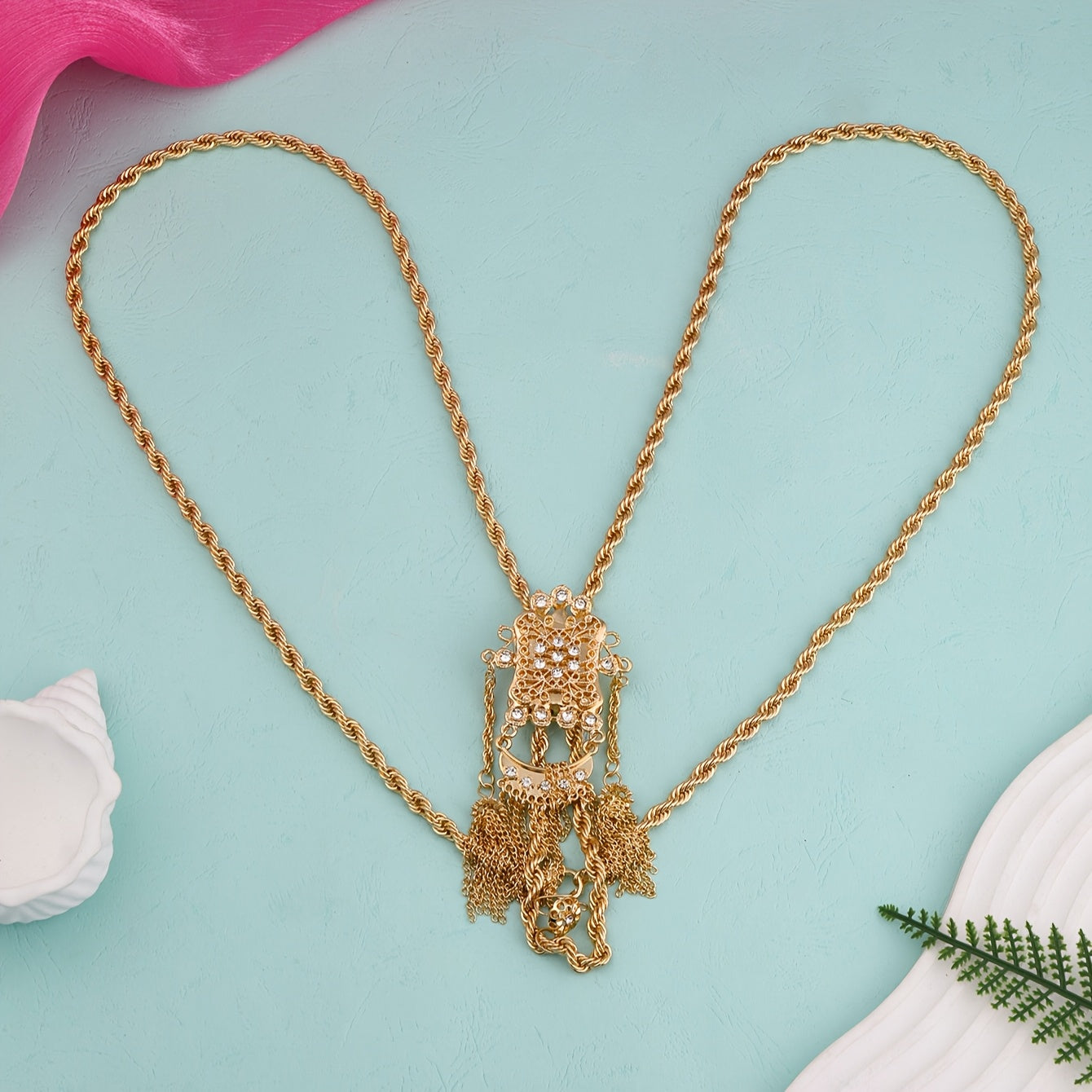 Ajoyib Vintage-uslubidagi Uzoq Marjon, porloq Rhinestone tassel pendanti bilan - to'y va tadbirlar uchun ideal.