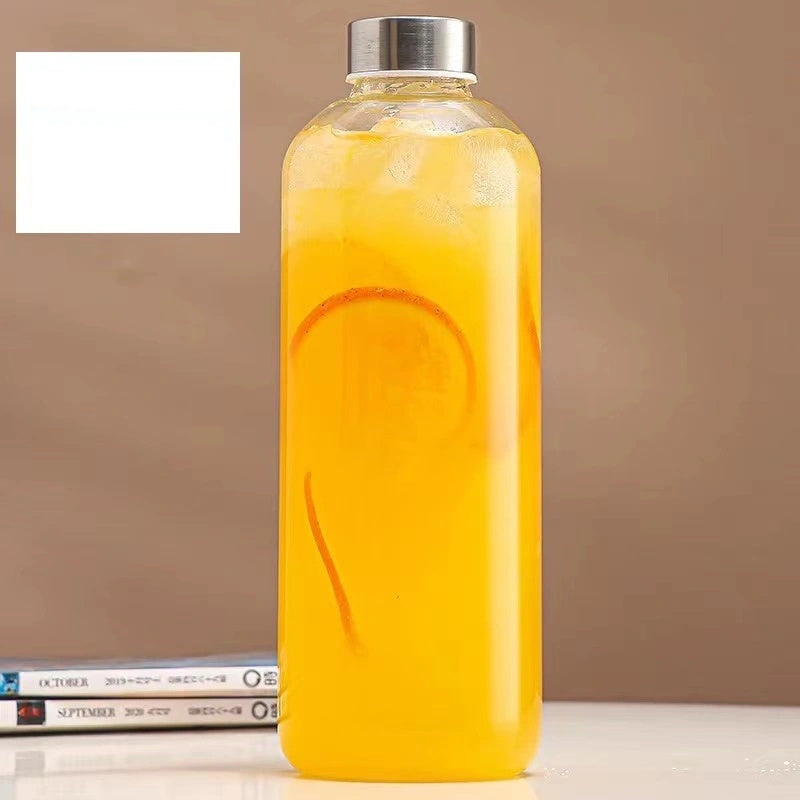 This borosilicate glass bottle comes with both a stainless steel lid and a wooden bamboo lid, making it perfect for travel and storing a variety of beverages such as juice, smoothies, kombucha, kefir, and tea. It is 100% leakproof and can be safely used