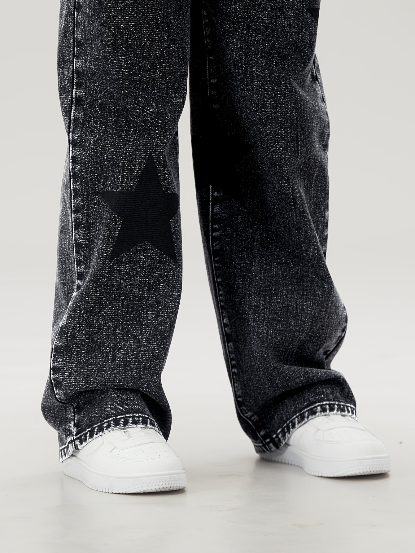 Youngsters' wide-leg denim jeans with star pattern, elastic waistband, comfort fit, machine washable. Perfect for everyday outings and comfortable playwear. Nonstretch denim.