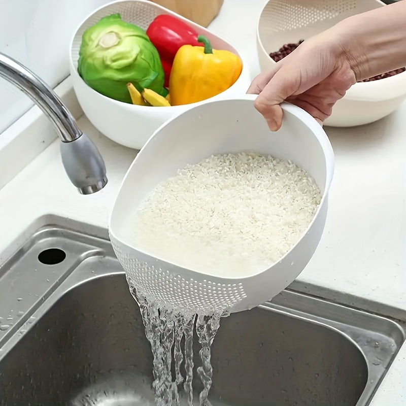 A versatile kitchen tool made of ABS material, this kitchen strainer is perfect for washing rice and draining beans, grains, and pasta. It is food-safe, lightweight, and practical for use in the dining room.